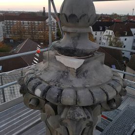 Natursteinbetrieb NRH - Hannover - Landesmuseum Hannover - Natursteinsanierung - Detail auf Dach