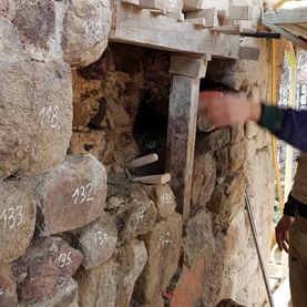 Natursteinbetrieb NRH - Hannover - St.Cyriakuskirche Turmsanierung - Ausbesserung Mauer